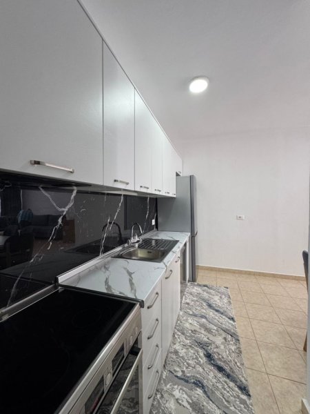 Tirane, jepet me qera apartament 2+1+Aneks+Ballkon Kati 4, 83 m² 800 € (ISH FUSHA E AVIACIONIT)