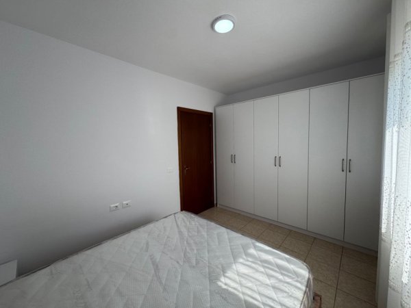 Tirane, jepet me qera apartament 2+1+Aneks+Ballkon Kati 4, 83 m² 800 € (ISH FUSHA E AVIACIONIT)