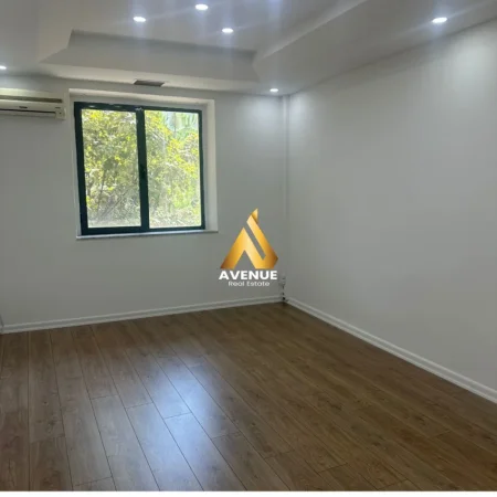Tirane, jepet me qera apartament Kati 2, 119 m² 1.500 € (BULEVARDI ZOGU I)