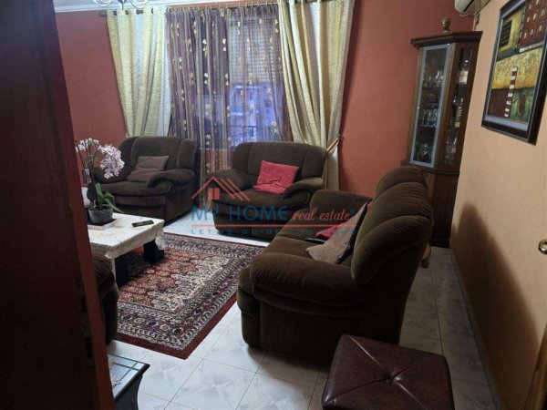 Tirane, shitet apartament 1+1+Ballkon Kati 4, 44 m² 103.000 € (Gjimnazit Partizani)