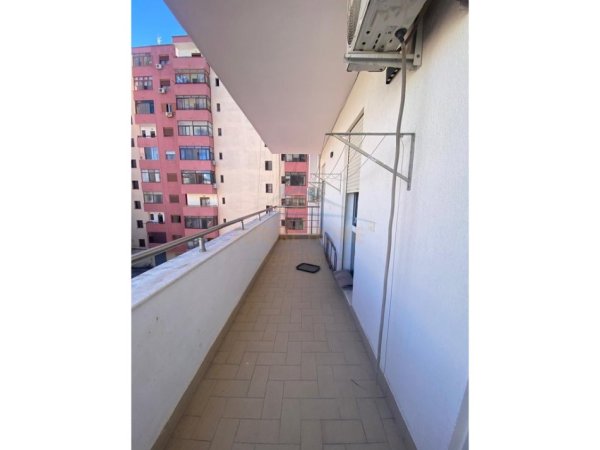 Shqiperi, jepet me qera apartament 2+1 Kati 3, 108 m² 400 € (ISH RAJONI I POLICISE, DURRES)