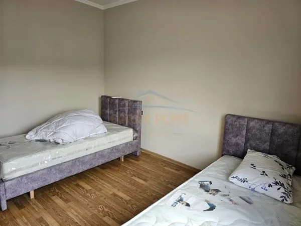 Tirane, jepet me qera apartament 2+1+Ballkon Kati 3, 124 m² 800 € (Unaza e Re)