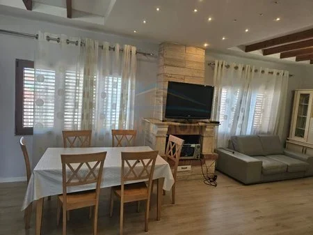 APARTAMENT 2+1 ME QERA TEK VARRI BAMIT, NDERTESE PRIVATE