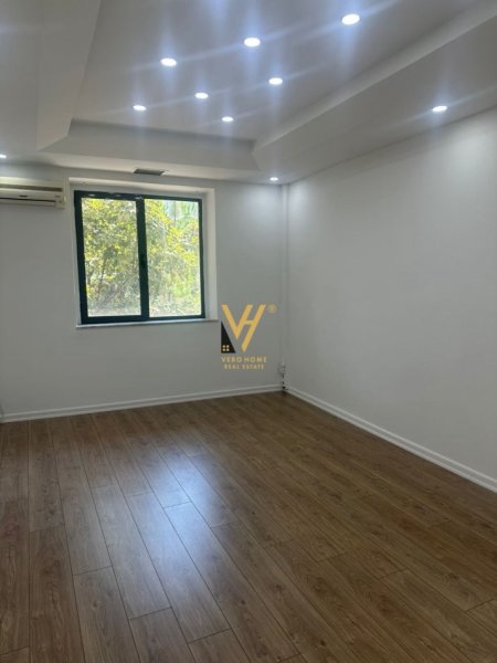 Tirane, jepet me qera ambjent biznesi Kati 2, 119 m² 1.500 € (BULEVARDIT ZOGU I)