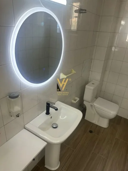 Tirane, jepet me qera ambjent biznesi Kati 2, 119 m² 1.500 € (BULEVARDIT ZOGU I)