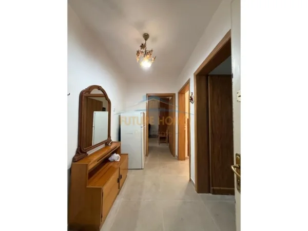 Tirane, jepet me qera apartament 3+1 , 81 m² 510 € (MOZAIKU)