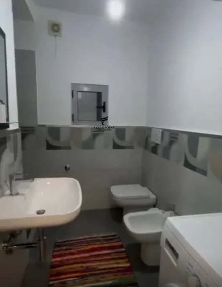 Tirane, jepet me qera apartament 2+1 Kati 2, 100 m² 600 € (RIZA CEROVA)