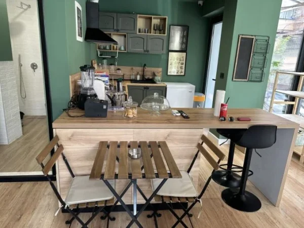 Tirane, jepet me qera ambjent biznesi Kati 0, 40 m² 800 € (blloku)