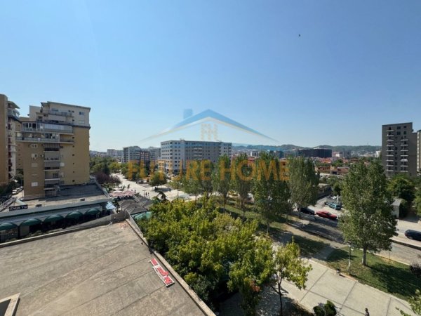 Tirane, jepet me qera apartament 2+1 Kati 4, 83 m² 800 € (Ish Fusha e Aviacionit)