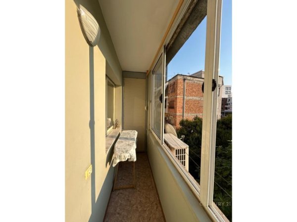 Tirane, jepet me qera apartament 2+1 Kati 4, 110 m² 700 € (Rr. Bardhok Biba)