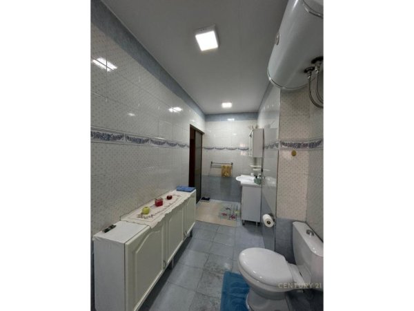 Tirane, jepet me qera apartament 2+1 Kati 4, 110 m² 700 € (Rr. Bardhok Biba)