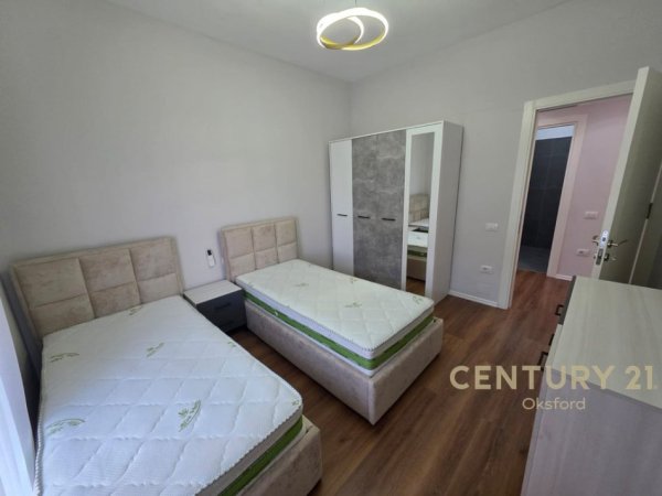 Tirane, jepet me qera apartament 2+1+Aneks+Ballkon Kati 1, 103 m² 650 € (Ne zonen e Xhamllikut)
