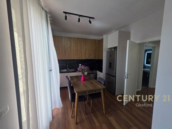 Tirane, jepet me qera apartament 2+1+Aneks+Ballkon Kati 1, 103 m² 650 € (Ne zonen e Xhamllikut)