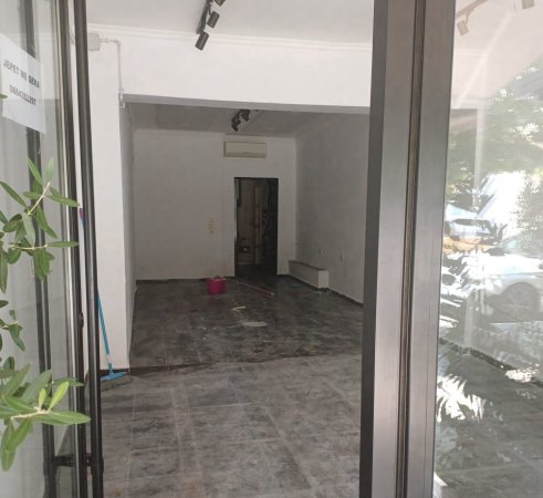 Tirane, jepet me qera dyqan Kati 1, 45 m² 500 € (QYTET STUDENTI)