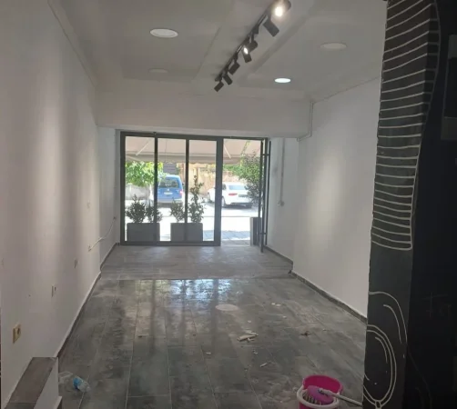 Tirane, jepet me qera dyqan Kati 1, 45 m² 500 € (QYTET STUDENTI)