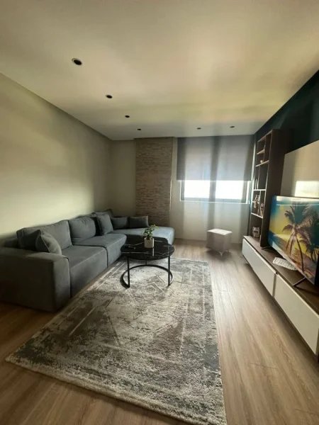 Tirane, jepet me qera apartament 2+1 Kati 6, 600 € 