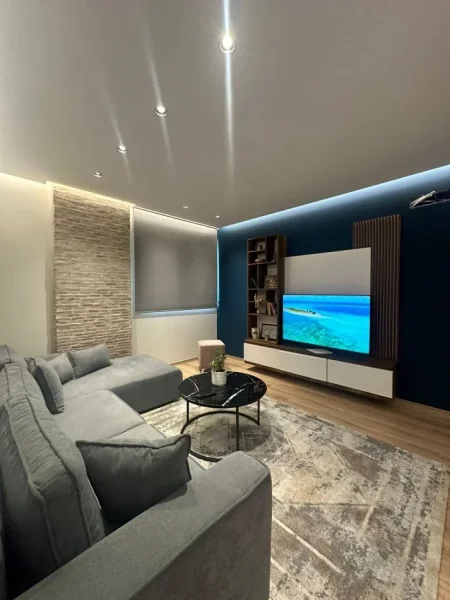 Tirane, jepet me qera apartament 2+1 Kati 6, 600 € 