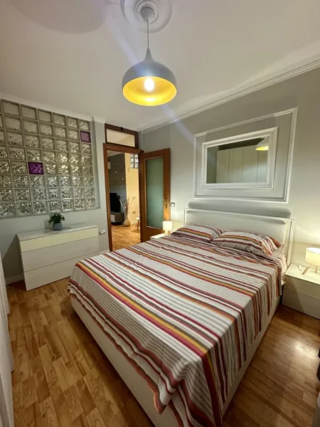 Tirane, jepet me qera apartament 1+1+Ballkon Kati 5, 70 m² 670 € (Rruga Milto Tutulani)