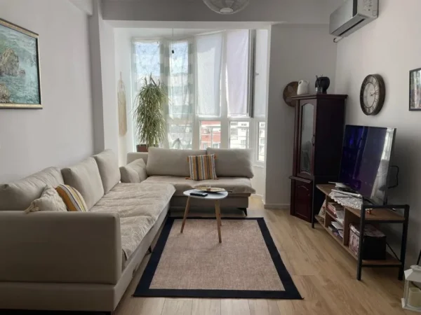 Tirane, jepet me qera apartament 1+1 Kati 7, 70 m² 470 € (Adtir)