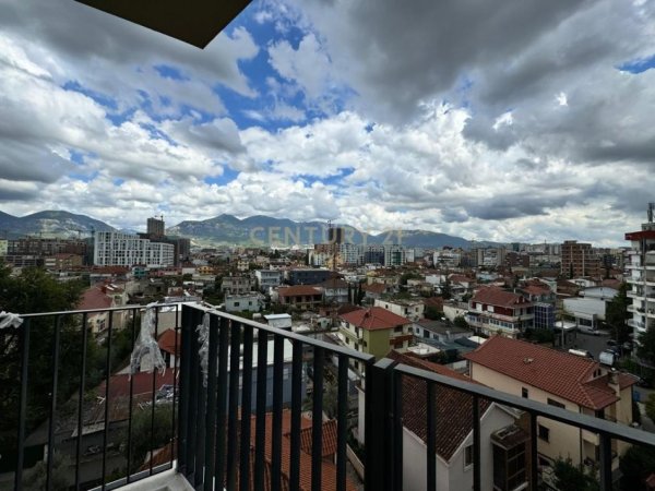 Tirane, jepet me qera apartament 2+1 Kati 8, 83 m² 650 € (Rr. Albanopoli)