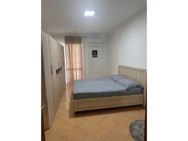 Tirane, jepet me qera apartament 2+1 Kati 9, 95 m² 700 € (Komuna e Parisit)