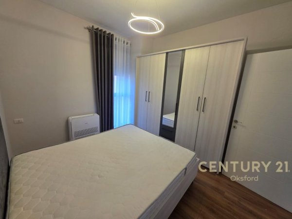 Tirane, jepet me qera apartament 2+1+Aneks+Ballkon Kati 1, 103 m² 650 € (Xhamllik)