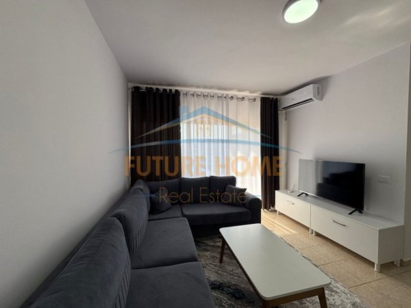 Tirane, jepet me qera apartament 2+1+Ballkon Kati 4, 83 m² 800 € (Fusha e Aviacionit)