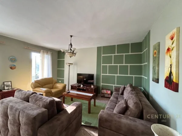 Tirane, jepet me qera apartament 2+1 Kati 4, 110 m² 700 € (Sheshi Skenderbe)