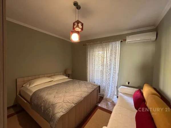 Tirane, jepet me qera apartament 2+1 Kati 4, 110 m² 700 € (Sheshi Skenderbe)