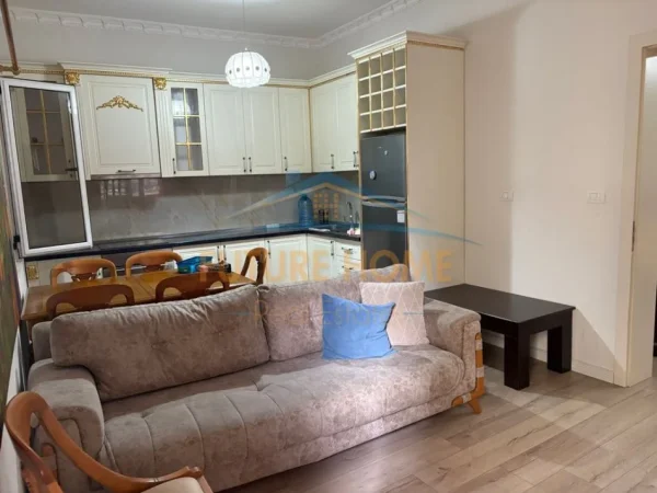 Tirane, jepet me qera apartament 2+1 Kati 3, 100 m² 750 € (Myslym Shyr)