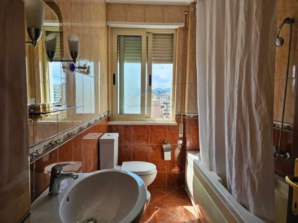 Tirane, jepet me qera apartament 2+1 Kati 8, 114 m² 650 € (Don Bosko)
