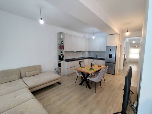 Tirane, jepet me qera apartament 3+1 Kati 2, 121 m² 700 € (Kompleksi Mangalem)