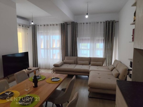 Tirane, jepet me qera apartament 3+1 Kati 2, 121 m² 700 € (Kompleksi Mangalem)