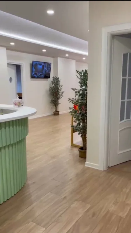 Tirane, jepet me qera ambjent biznesi Kati 3, 180 m² 1.850 € (DELIJORGJI)