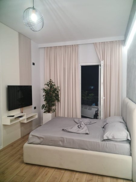 Tirane, jepet me qera apartament 3+1+Ballkon Kati 7, 117 m² 550 € (Fresk)