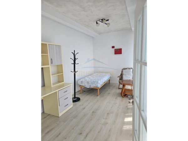 Tirane, jepet me qera apartament 2+1 Kati 3, 150 m² 650 € 