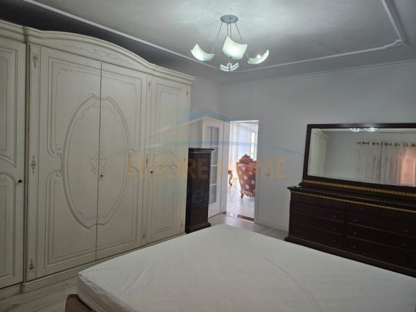 Tirane, jepet me qera apartament 2+1 Kati 3, 150 m² 650 € 