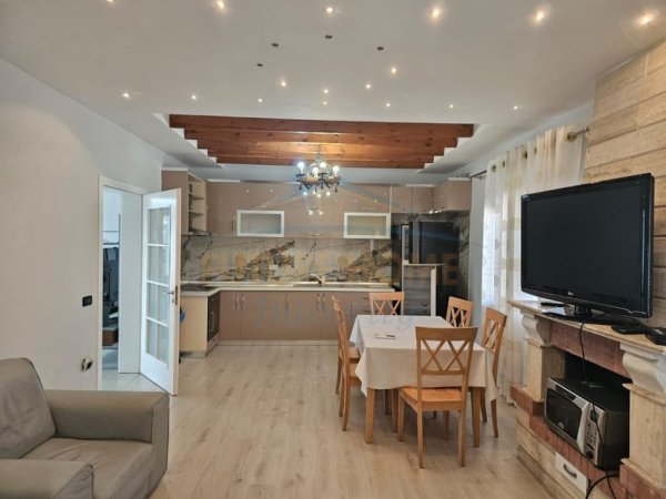 Tirane, jepet me qera apartament 2+1 Kati 3, 150 m² 650 € 