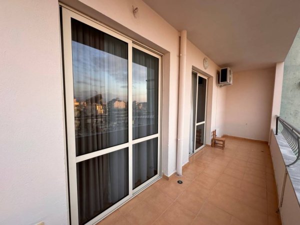 Tirane, jepet me qera apartament 2+1 Kati 9, 95 m² 700 € (KOMUNA E PARISIT PRANE RRUGES SE KOSOVAREVE)