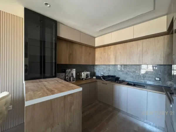 Tirane, shitet apartament 2+1+Aneks+Ballkon Kati 7, 108 m² 240.000 € (Xhamllik , Shkolla e Bashkuar)