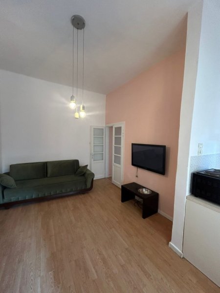 Tirane, jepet me qera apartament 2+1 Kati 3, 81 m² 650 € (Sheshi Willson)