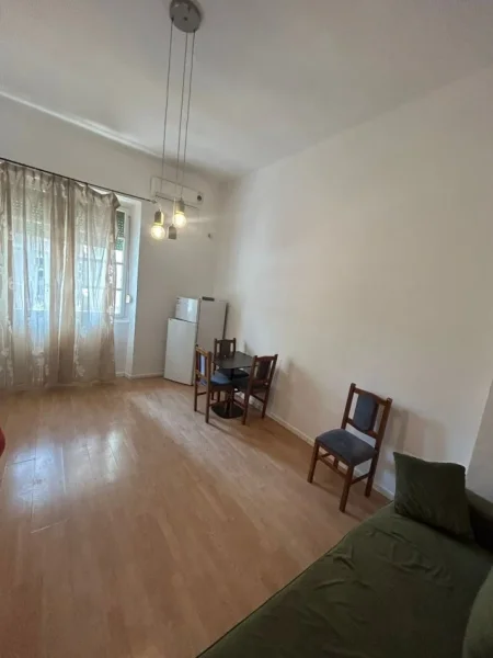 Tirane, jepet me qera apartament 2+1 Kati 3, 81 m² 650 € (Sheshi Willson)