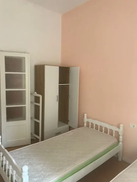 Tirane, jepet me qera apartament 2+1 Kati 3, 81 m² 650 € (Sheshi Willson)