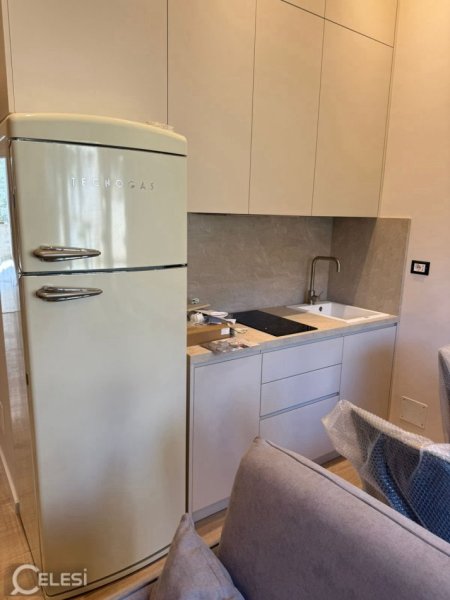 Tirane, jepet me qera apartament 1+1+Ballkon Kati 2, 60 m² 800 € (RRUGA E DIBRES QENDER)