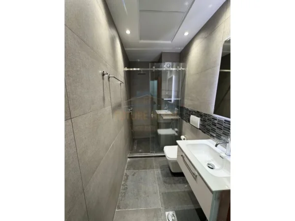 Tirane, jepet me qera apartament 2+1 Kati 6, 105 m² 800 € (PERBALL KOMPLEKSIT DELIORGJI)