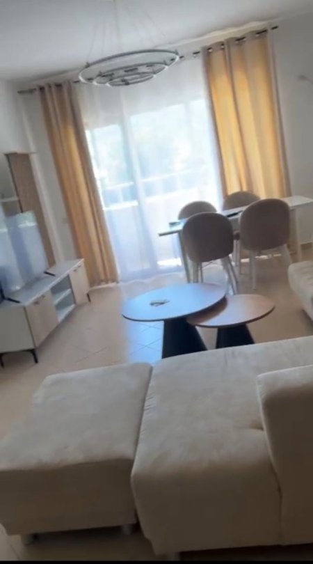 Tirane, jepet me qera apartament 1+1+Ballkon Kati 1, 80 m² 450 € 