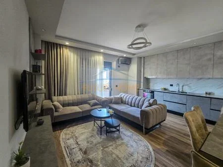 Tirane, shitet apartament 2+1+Ballkon Kati 7, 95 m² 170.000 € (Laprake)