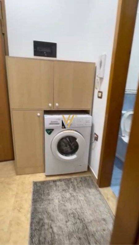 Tirane, jepet me qera apartament 1+1+Ballkon Kati 2, 75 m² 500 € (5 MAJI)