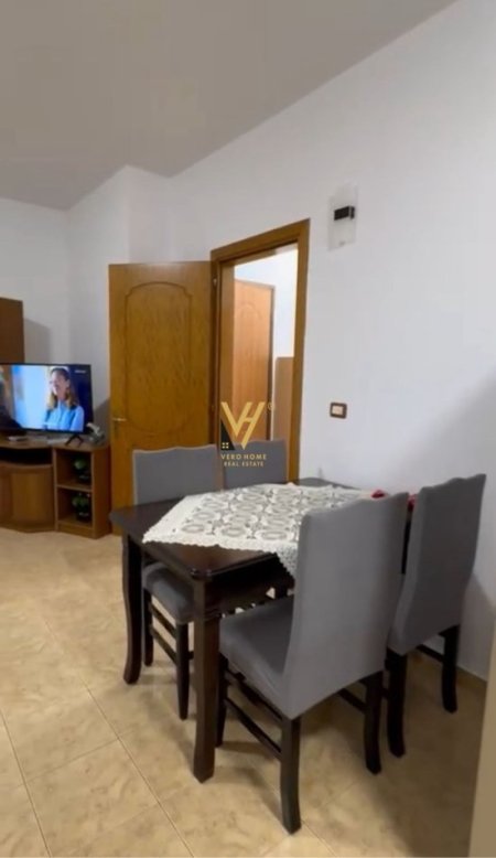 Tirane, jepet me qera apartament 1+1+Ballkon Kati 2, 75 m² 500 € (5 MAJI)