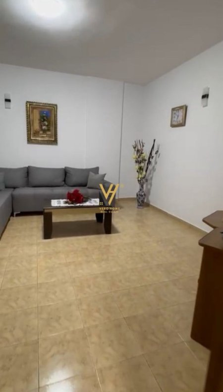 Tirane, jepet me qera apartament 1+1+Ballkon Kati 2, 75 m² 500 € (5 MAJI)